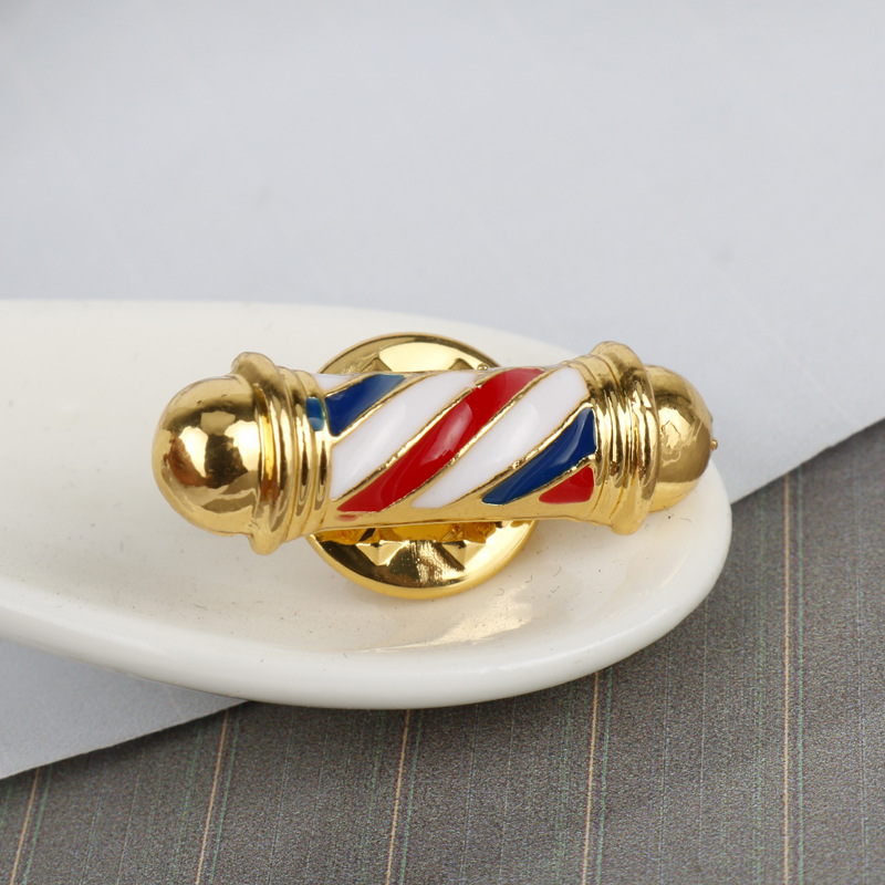Classic Badge Brooch Pin Barbe - Model Kit Clipper recension och pris