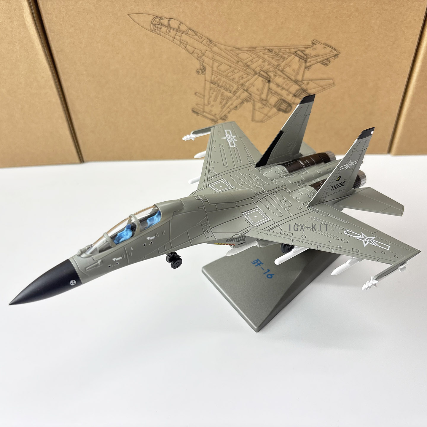 1:100 Scale China Air Force J1 - Model Kit Simulator recension och pris
