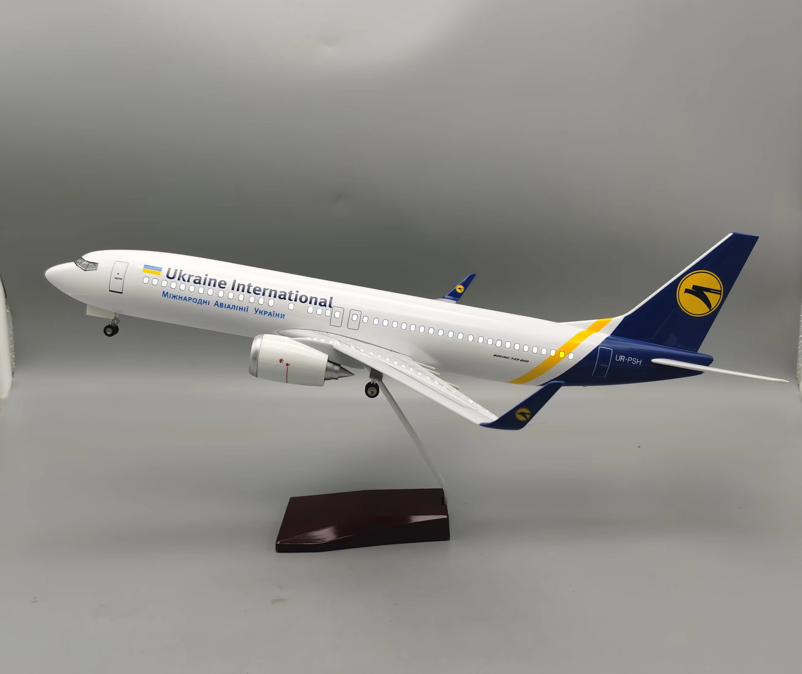 47cm Aircraft Model B737-800 U - Model Kit Ukraine recension och pris