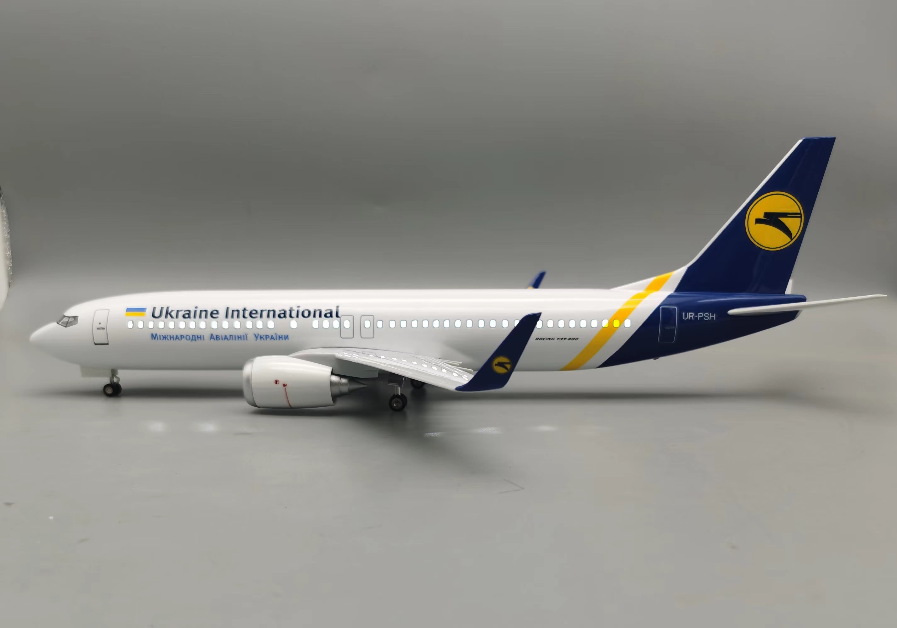 47cm Aircraft Model B737-800 U - Model Kit Ukraine recension och pris